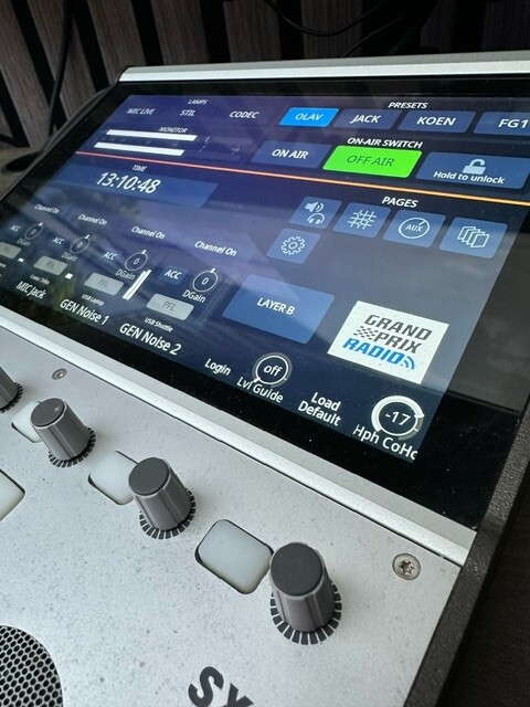 grand-prix-radio-studio-play